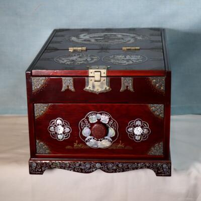 Japanese Inlaid Dressing Table Box.