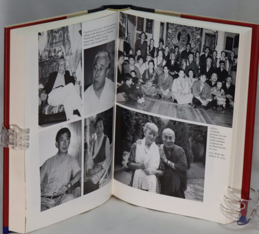 Kundun. A Biography of the Family of the Dalai Lama. - Image 4