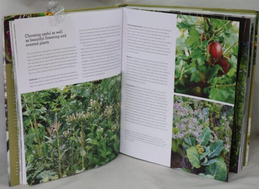 Bob Flowerdew's Organic Gardening Bible. - Image 3